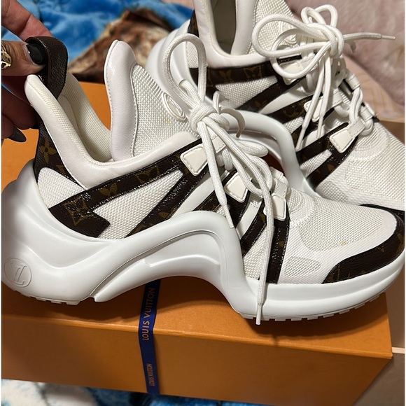 Brand new worn once - Picture 2 of 3